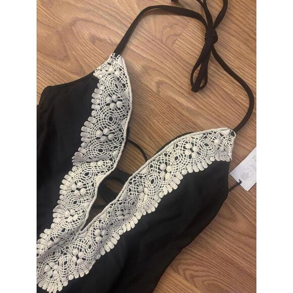 Shade & Shore One Piece Swimsuit Size Small - Picture 4 of 8